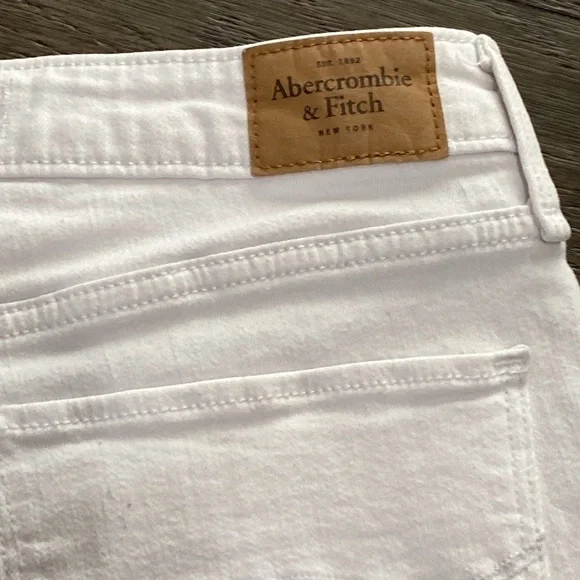 Abercrombie and Fitch women’s white Denim Shortie  Shorts | Size 26/2 - Picture 5 of 8